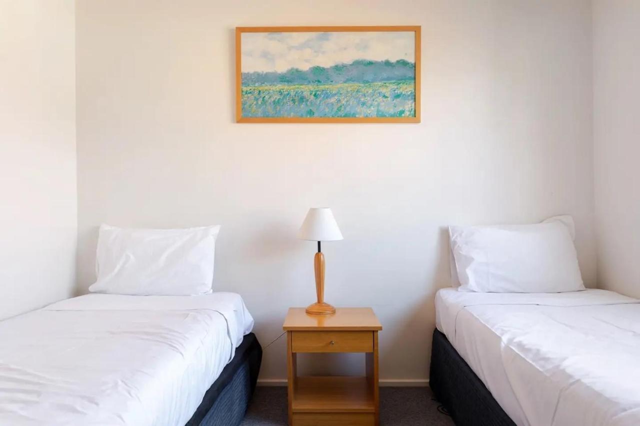 Lamplighter Motel Όουκλι Εξωτερικό φωτογραφία